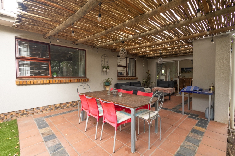 To Let 5 Bedroom Property for Rent in Vierlanden Western Cape